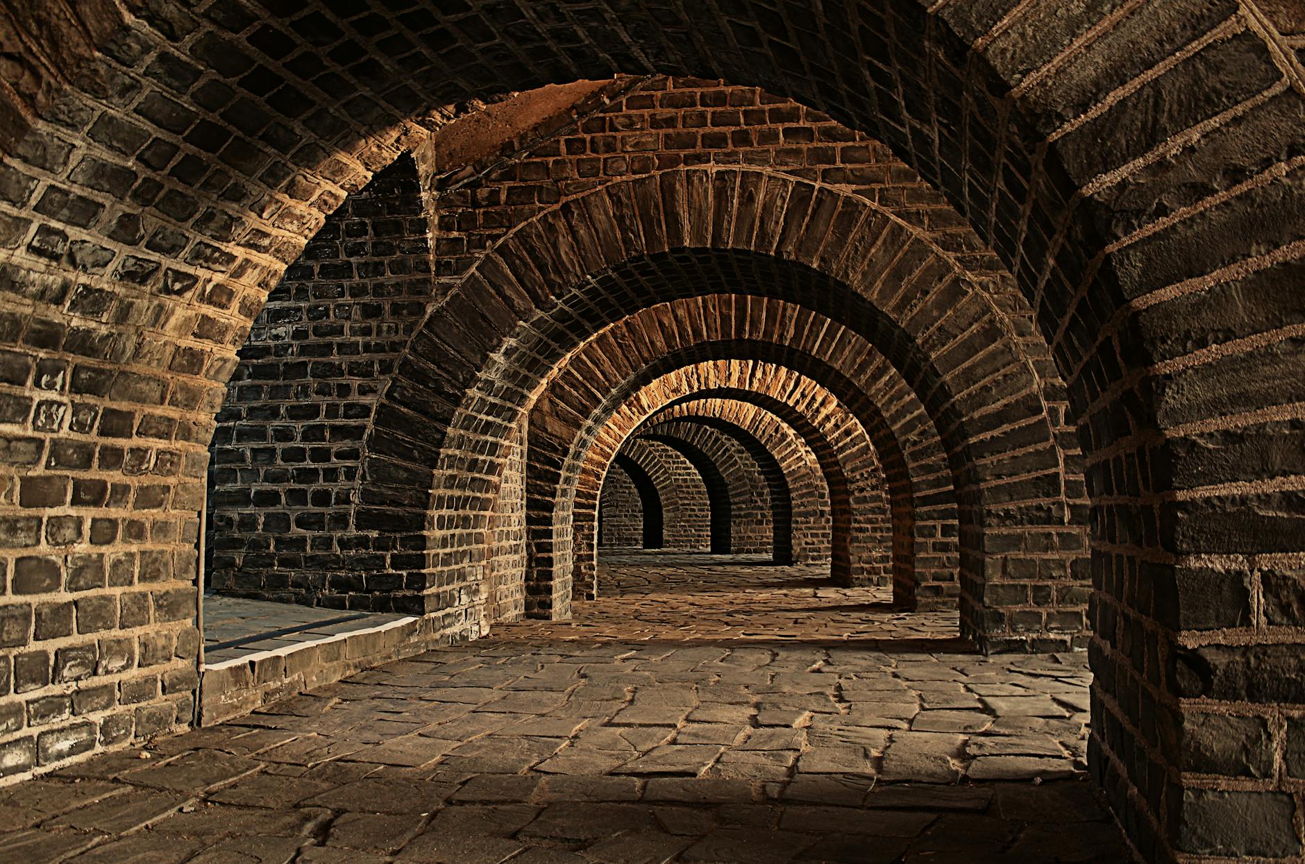 Gewölbekeller sanieren – historisches Kellergewölbe aus Bruchstein