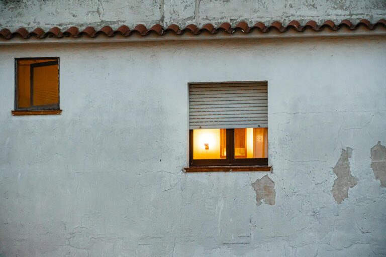 Kellerlichtschacht abdichten – Lichtschacht am Haus