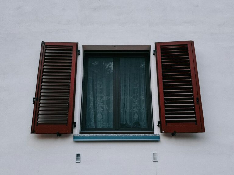 Rollladengurt austauschen Vorbaukasten – Fenster mit Holzklappläden