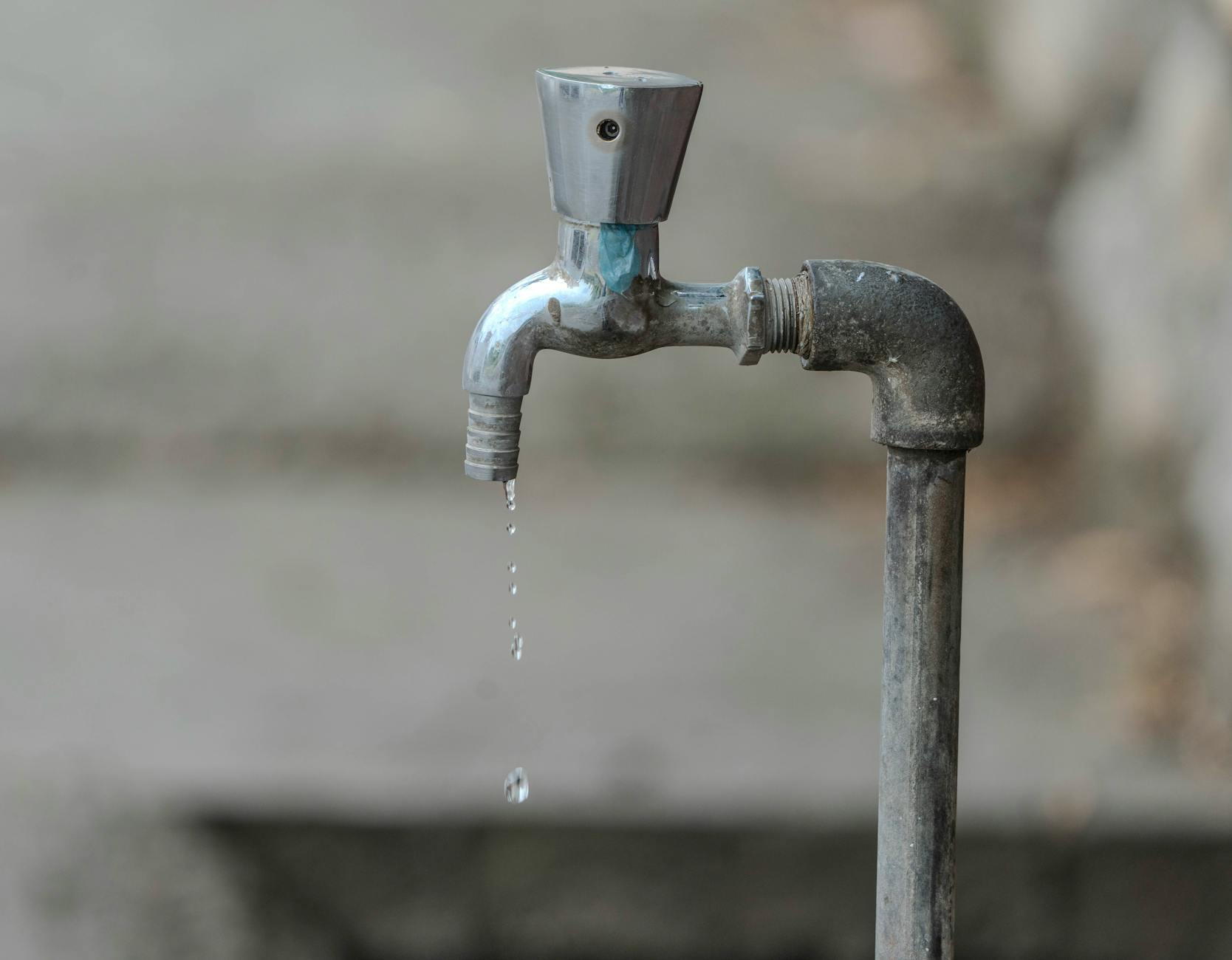 Wasserhahn lässt sich nicht zudrehen – tropfender Außenwasserhahn